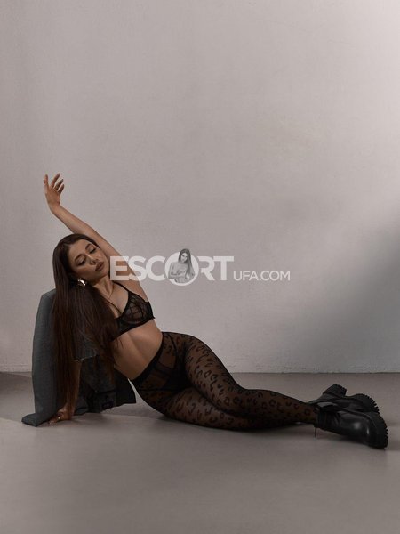 Очаровательная Лия – идеальная спутница для особенного вечера